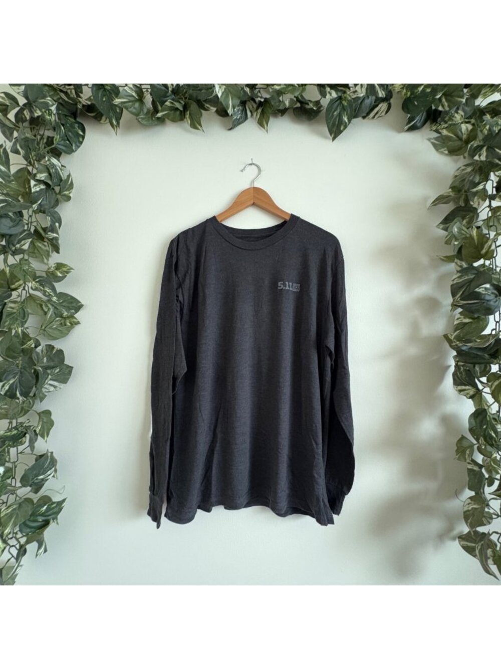5.11 Tactical Athletic Scoop Neck Long Sleeve Shirt Dark Grey Men’s Size L